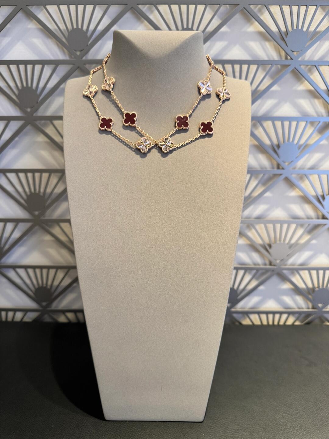 [Kismet Jewels ]CLOVER 20 MOTIFS LASER CARNELIAN NECKLACE