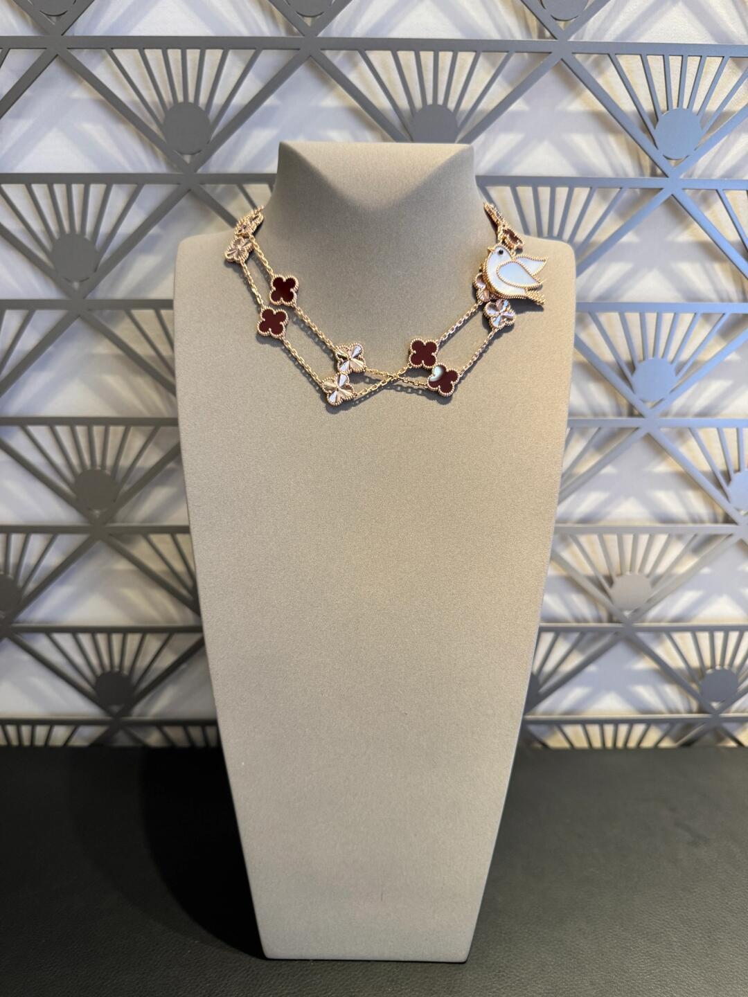 [Kismet Jewels ]CLOVER 20 MOTIFS LASER CARNELIAN NECKLACE