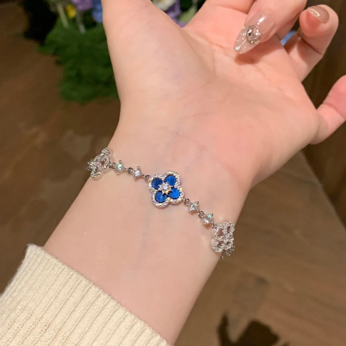 [Kismet Jewels ]CLOVER 5 MOTIF PINK BLUE RED WHITE BRACELET