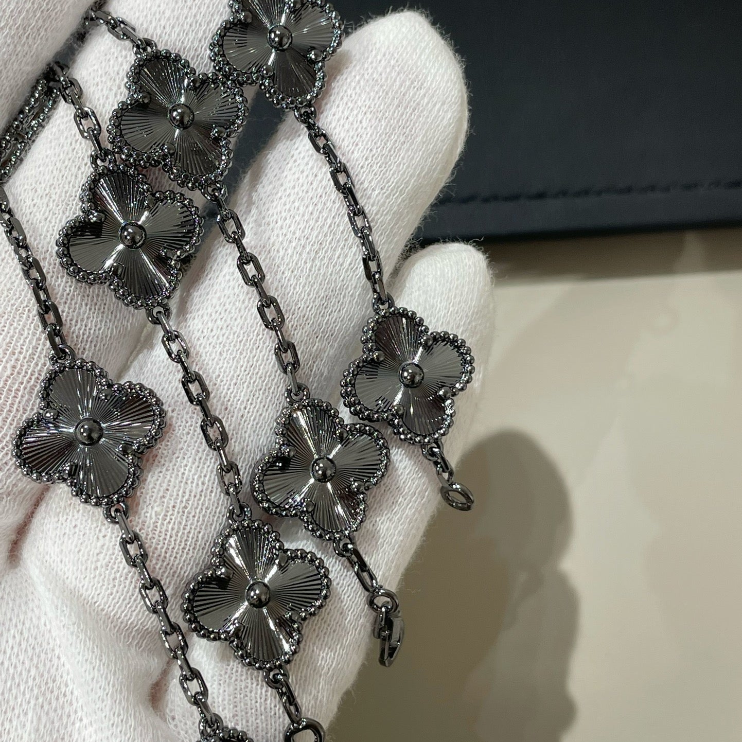 [Kismet Jewels ]CLOVER 5 MOTIF BLACK BRACELET