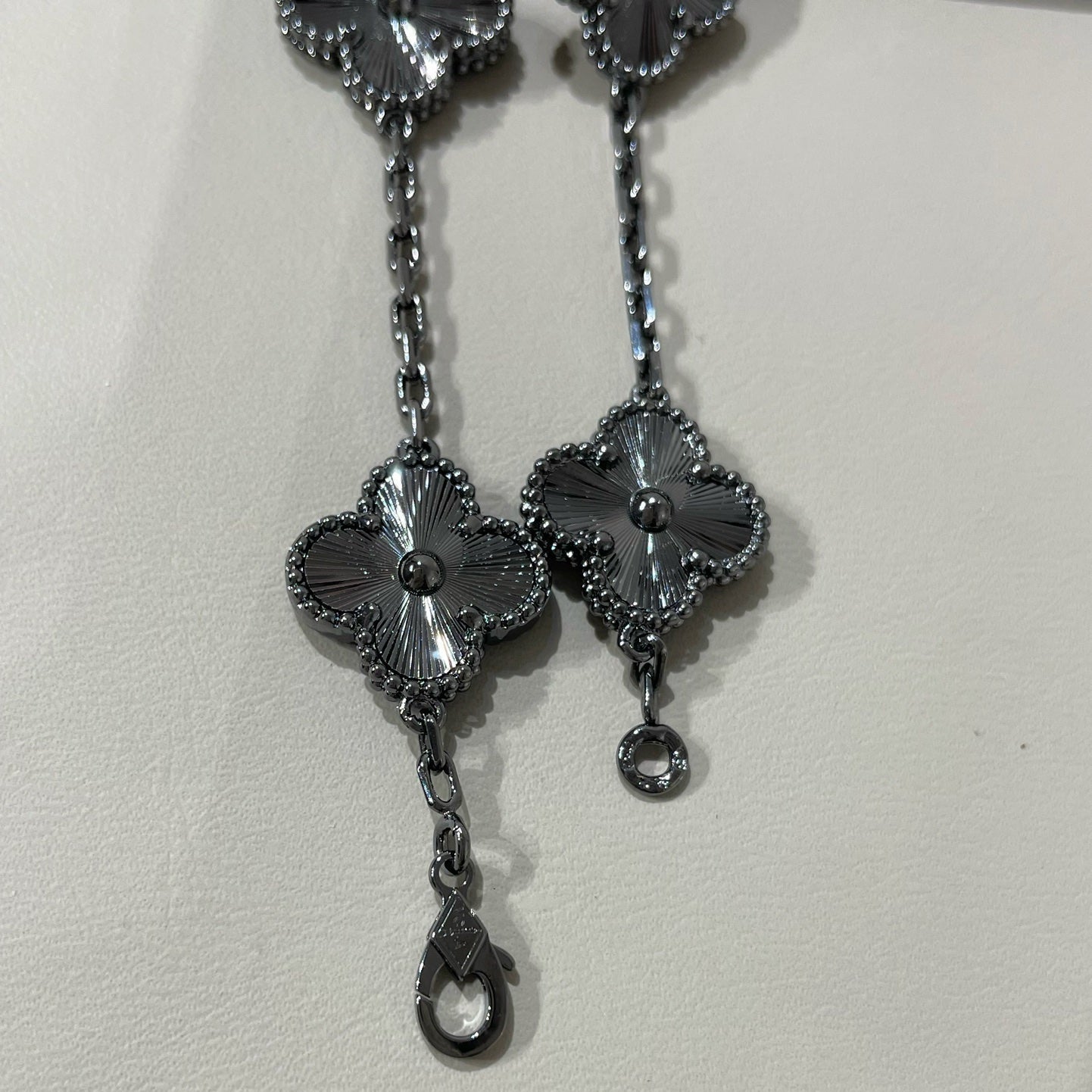 [Kismet Jewels ]CLOVER 5 MOTIF BLACK BRACELET