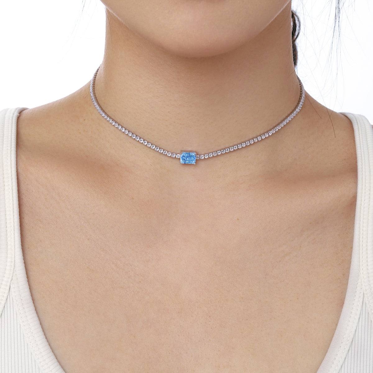 [Kismet Jewels ]2.0 carat Ornate Emerald Cut Necklace