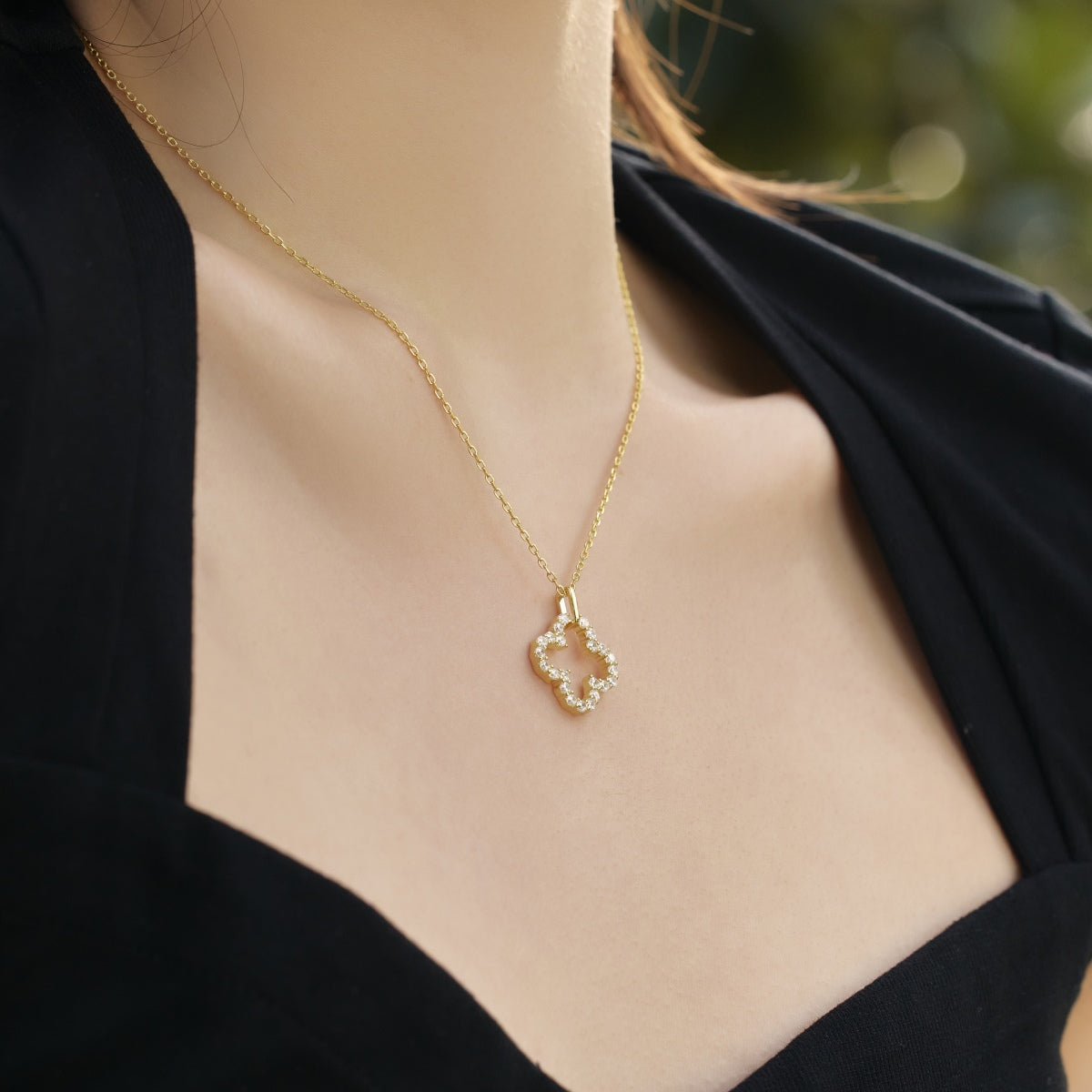 [Kismet Jewels ]Four-Leaf Clover Hollow Design Exquisite Necklace