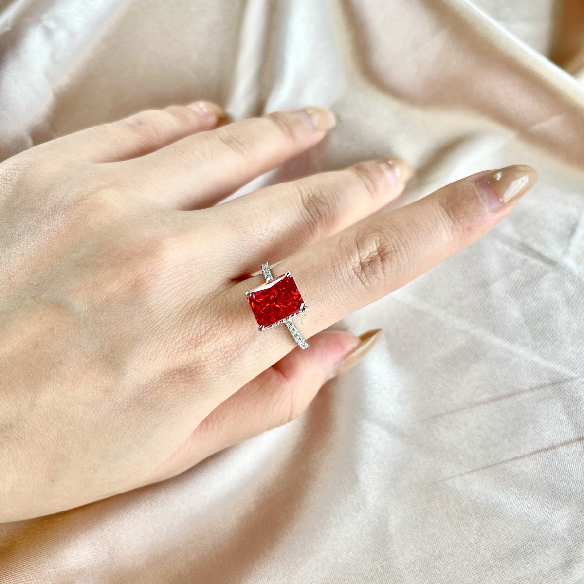 [Kismet Jewels ]4.0 Carat Luxurious Engagement Ring
