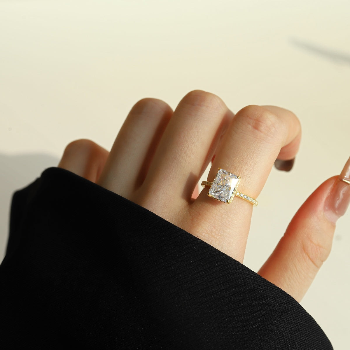[Kismet Jewels ]4.0 Carat Luxurious Engagement Ring