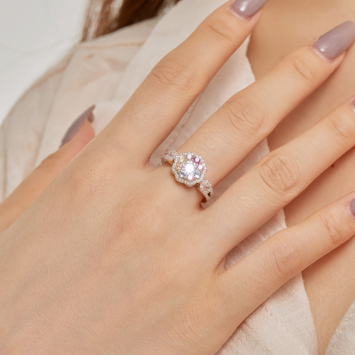 [Kismet Jewels ]Delicate Colorful Round Cut Flower Shape Wedding Ring