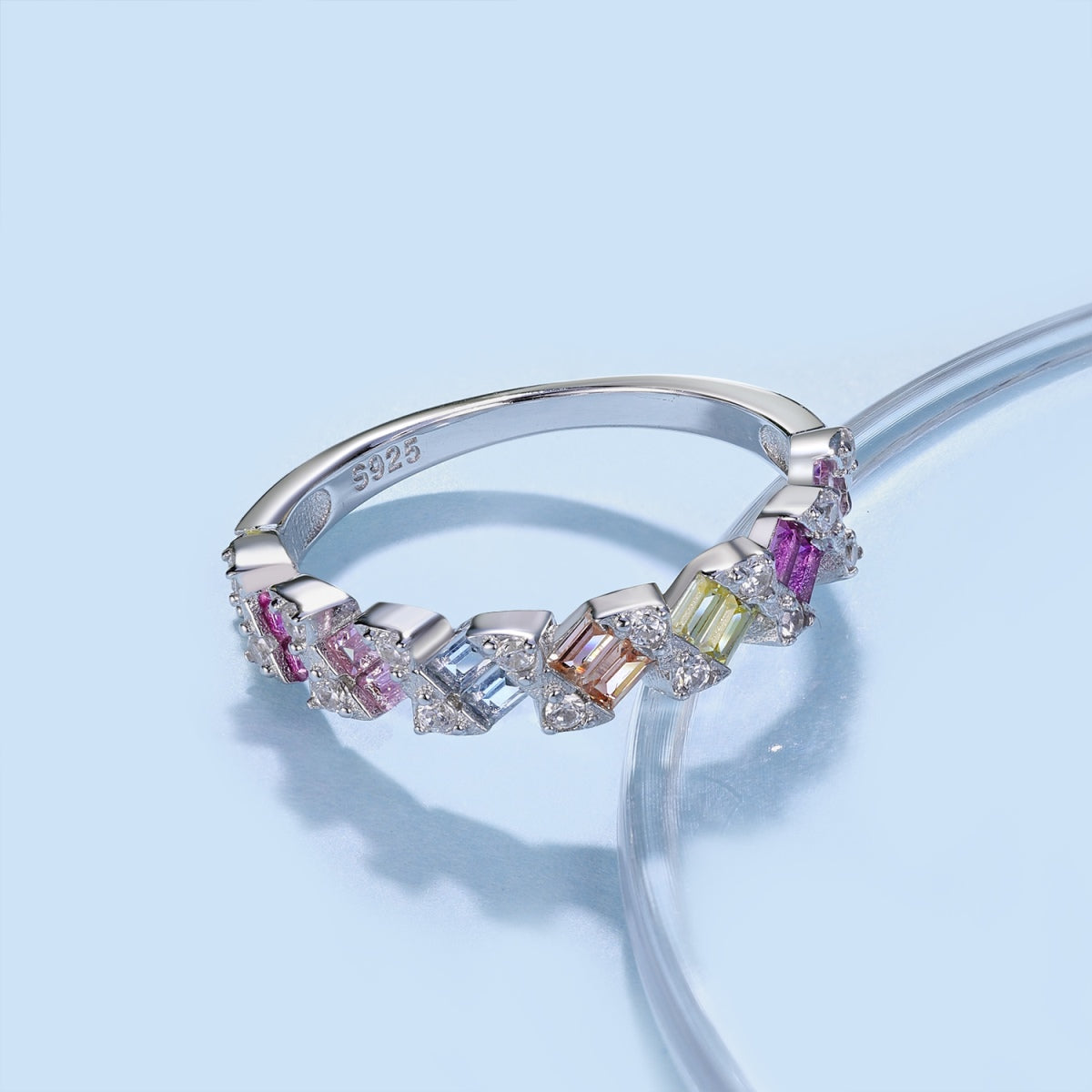 [Kismet Jewels ]Delicate Vibrant Emerald Cut Daily Ring