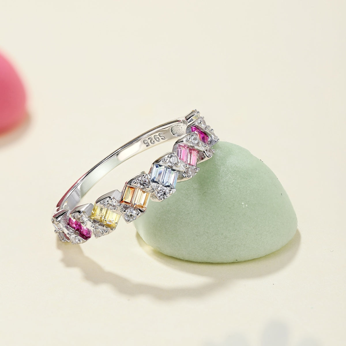 [Kismet Jewels ]Delicate Vibrant Emerald Cut Daily Ring