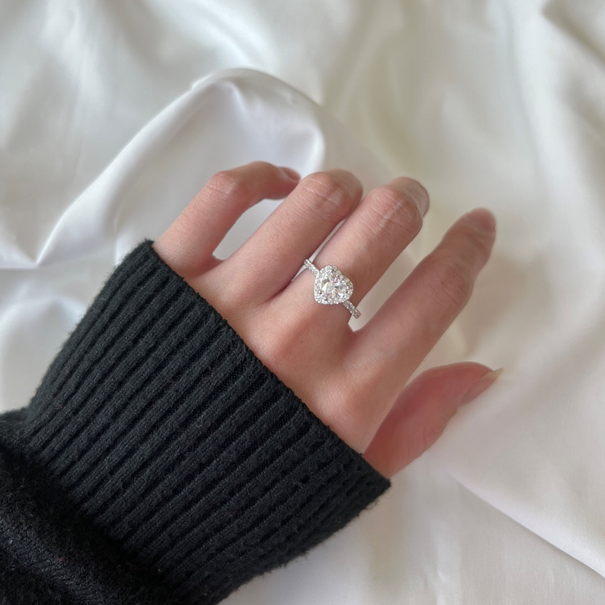 [Kismet Jewels ]Eternity Splashy Romantic Heart Shape Lover Ring