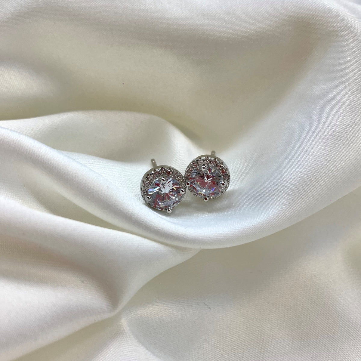 [Kismet Jewels ]Classic Princess Round Shape Earrings