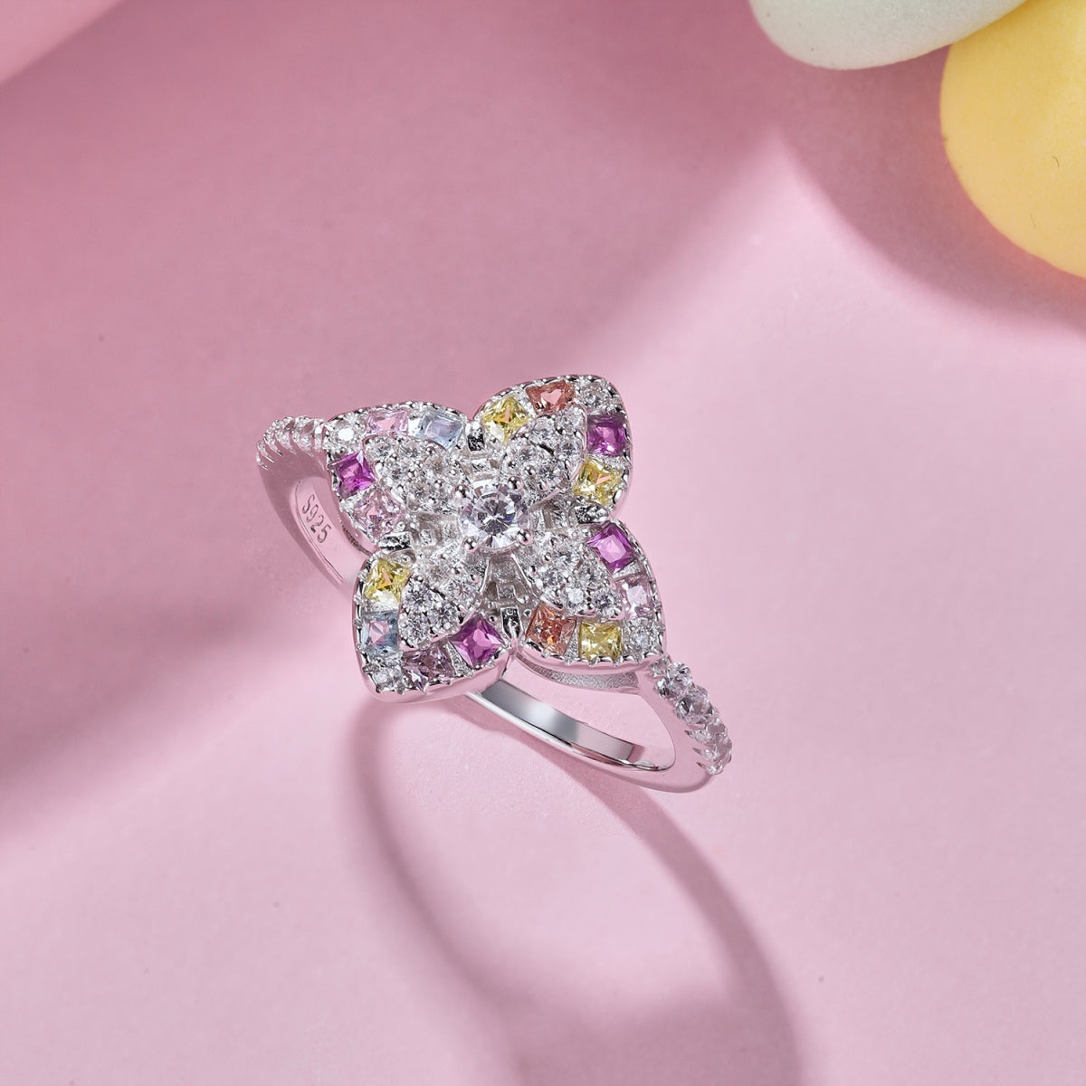 [Kismet Jewels ]Luxurious Colorful Flower Shape Banquet Ring