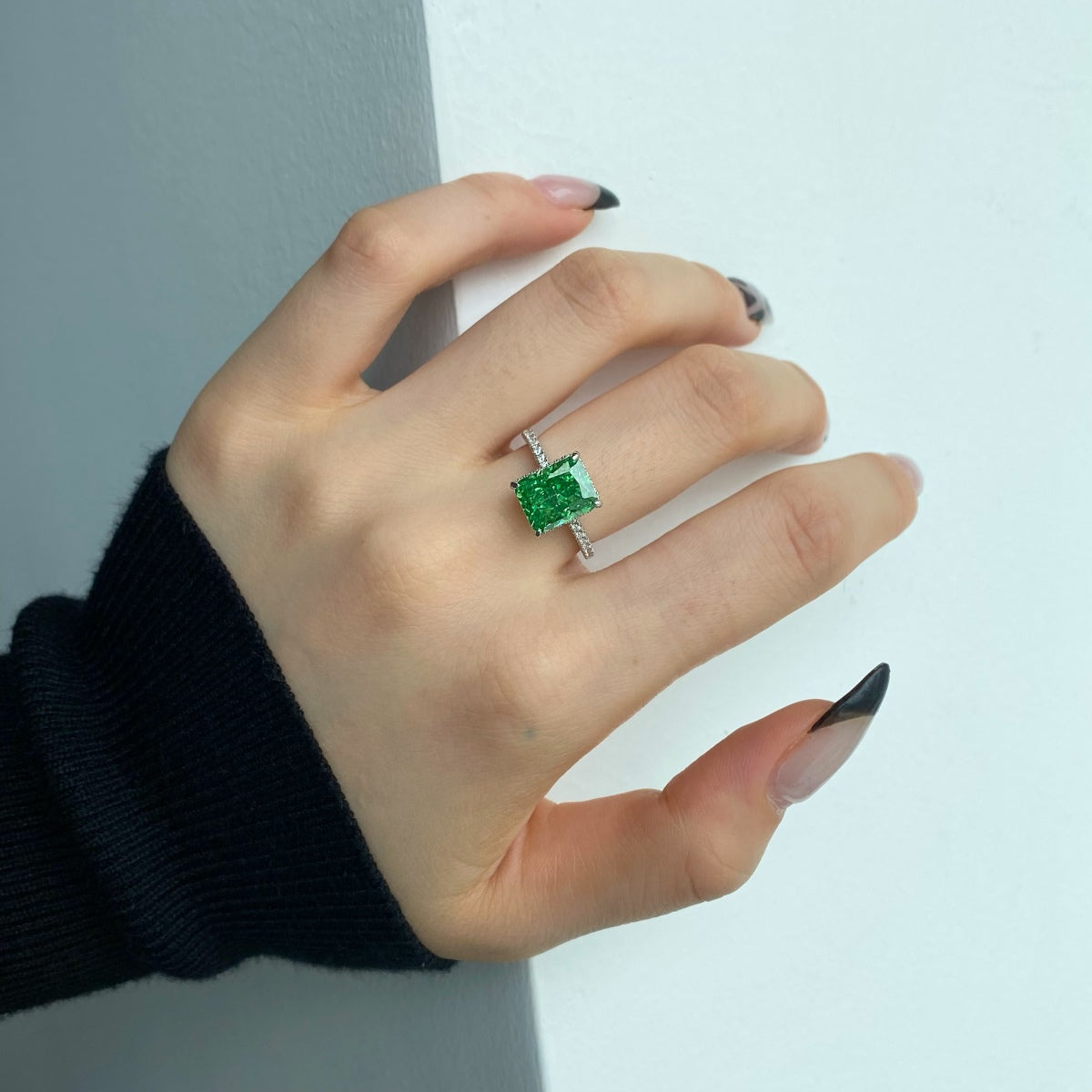 [Kismet Jewels ]4.0 Carat Luxurious Engagement Ring