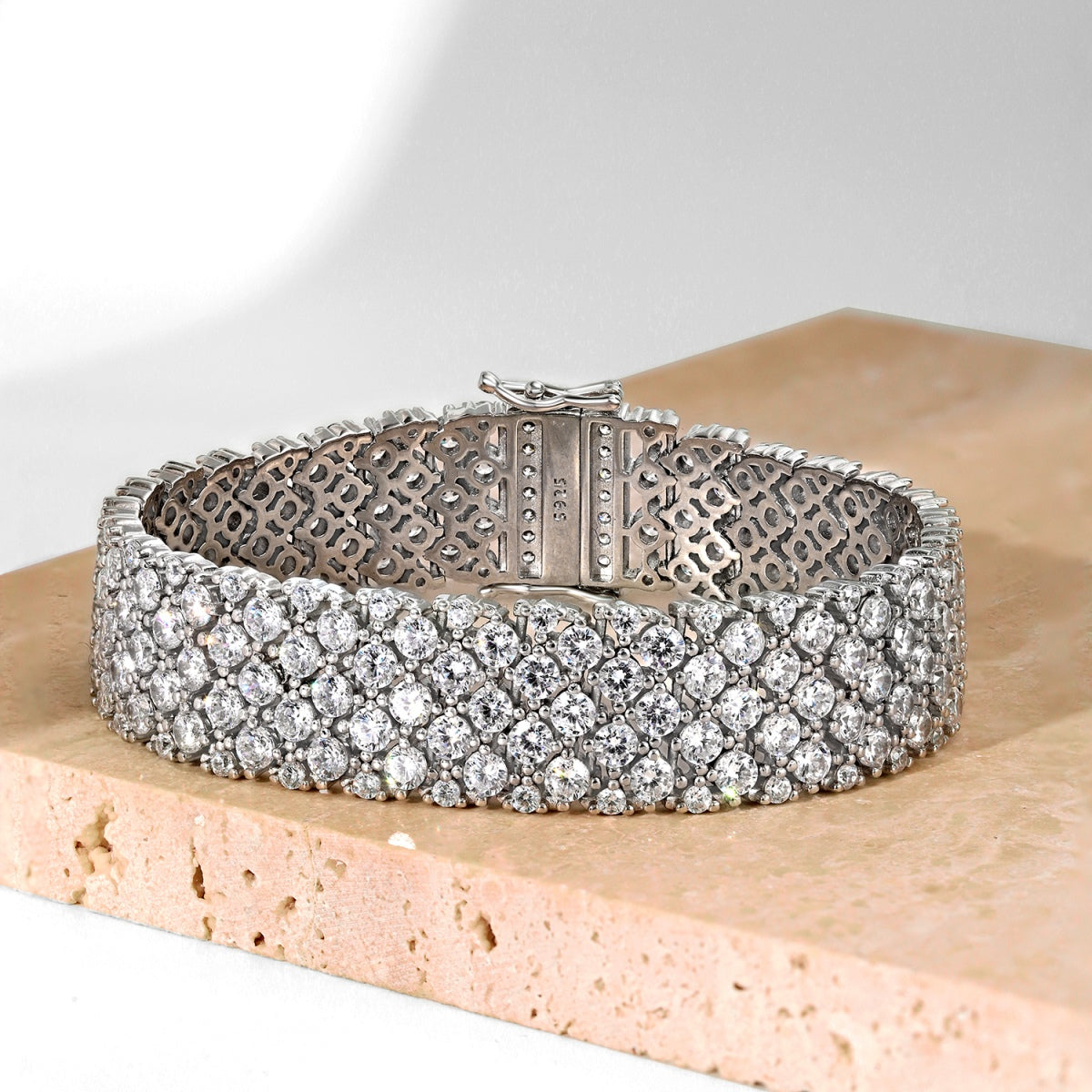 [Kismet Jewels ]Ornate Elegant Round Cut Party Bracelet