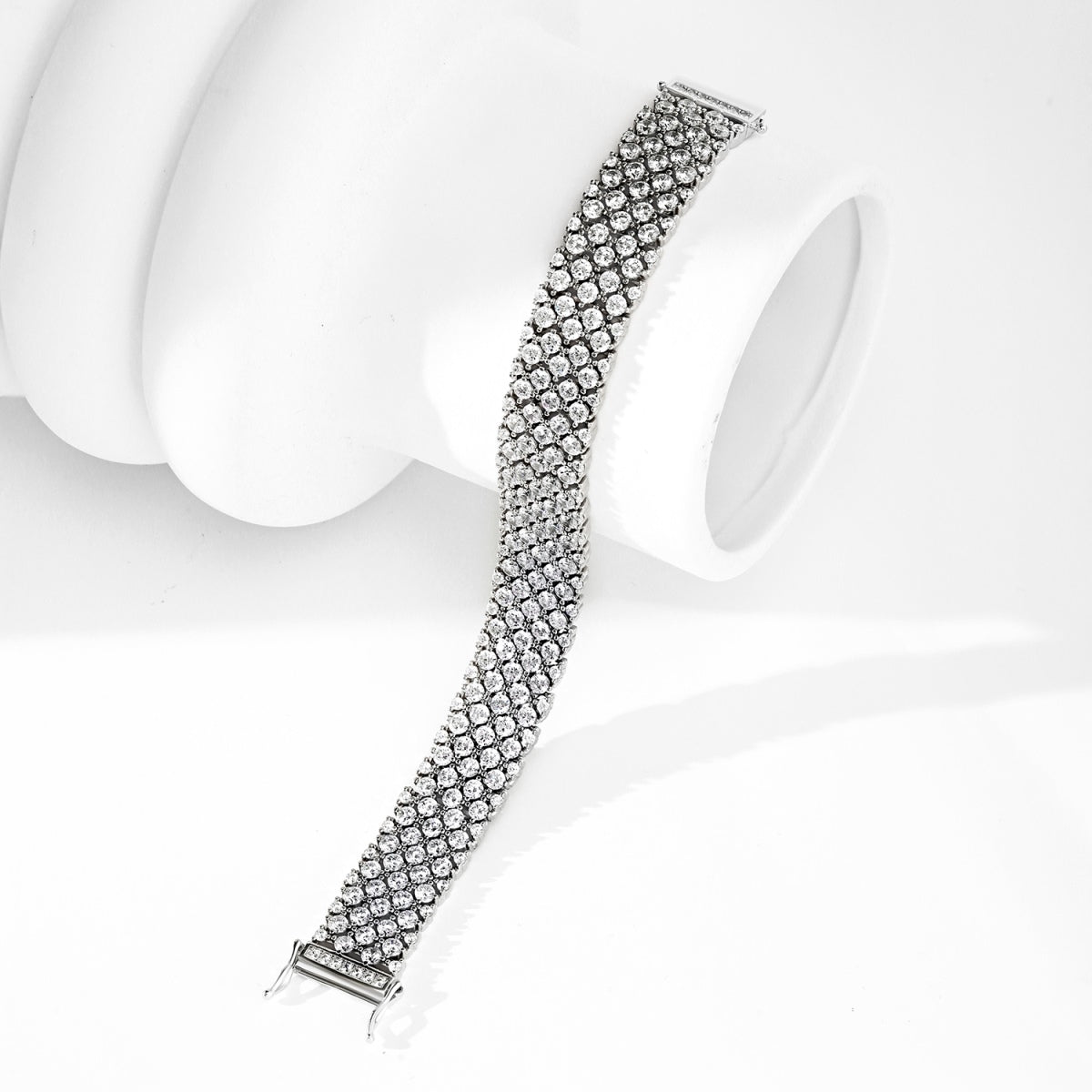 [Kismet Jewels ]Ornate Elegant Round Cut Party Bracelet
