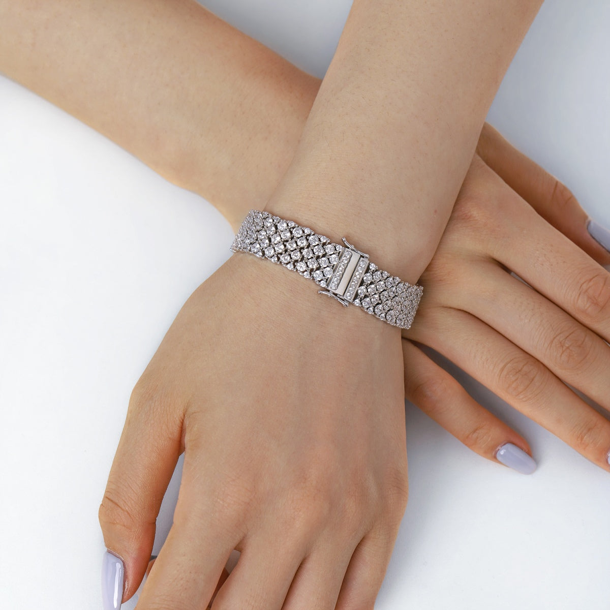 [Kismet Jewels ]Ornate Elegant Round Cut Party Bracelet