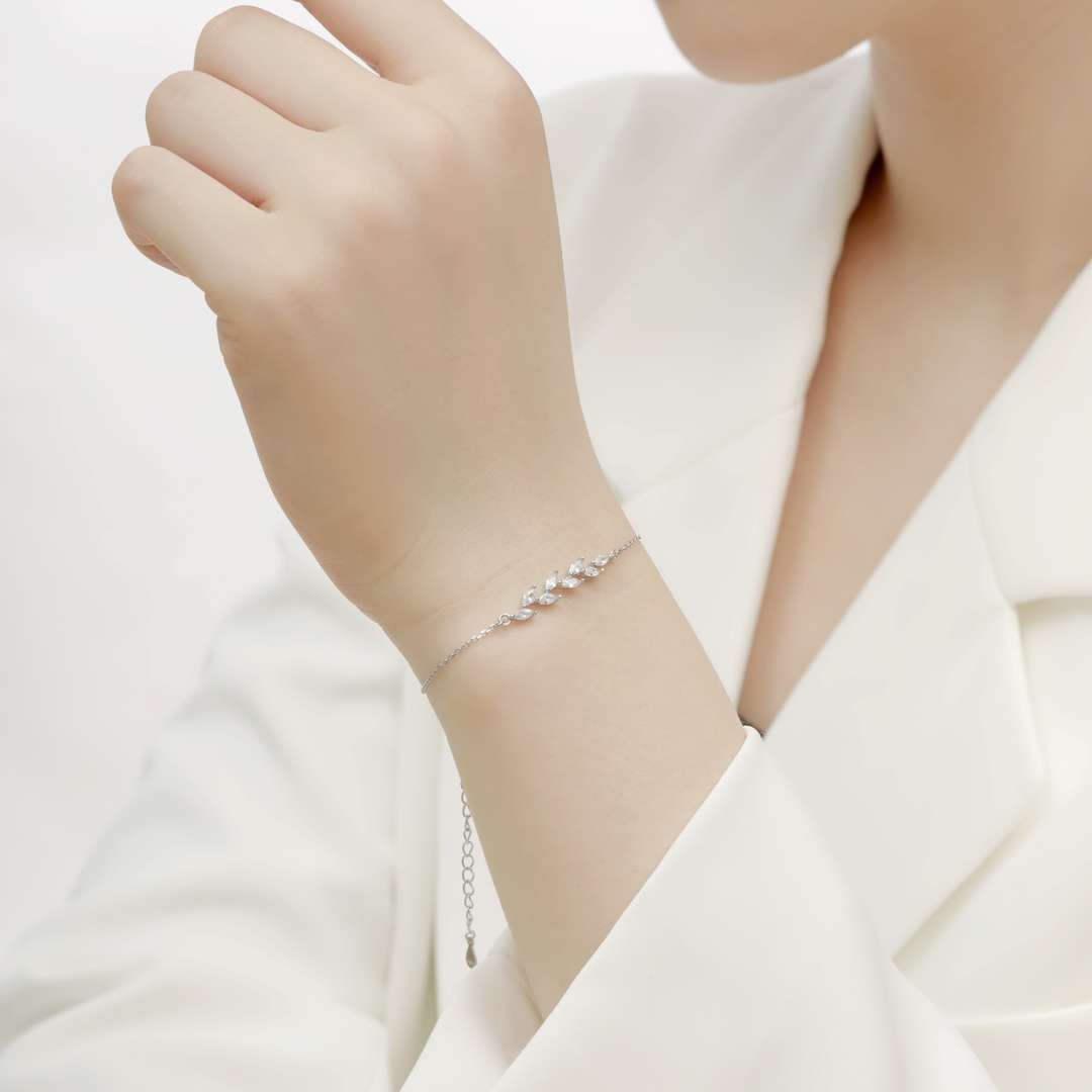 [Kismet Jewels ]Elegant Wheat Leaves Shape Bracelet