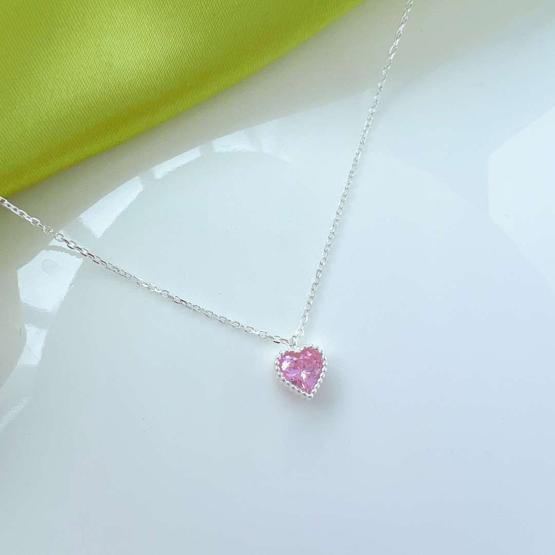 [Kismet Jewels ]Ornate Heart Shape Necklace