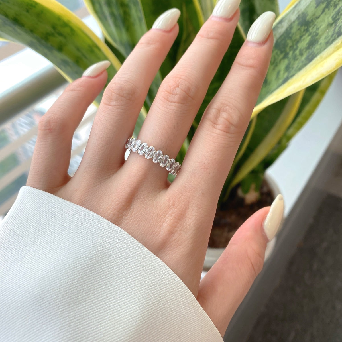 [Kismet Jewels ]Ornate Oval Cut Tennis Ring