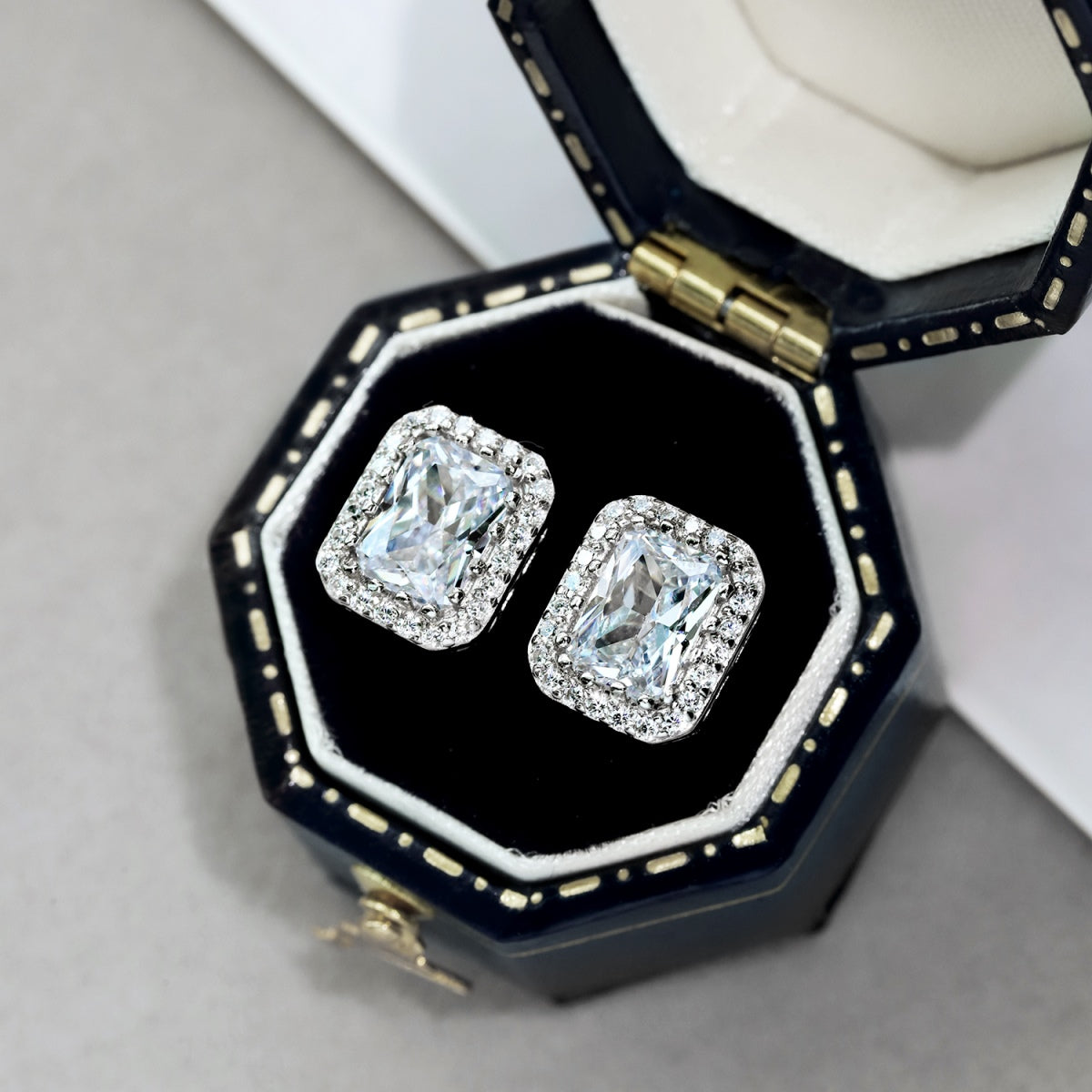 [Kismet Jewels ]1.0 Carat Luxurious Dainty Emerald Cut Daily Earrings