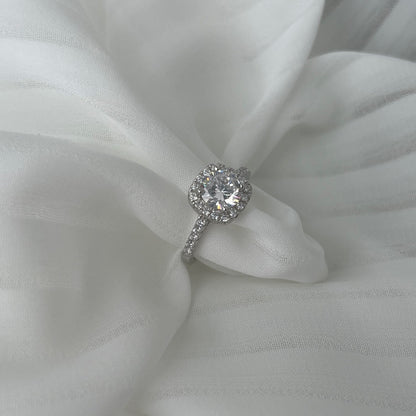 [Kismet Jewels ]Dazzling Resplendent Round Cut Wedding Ring