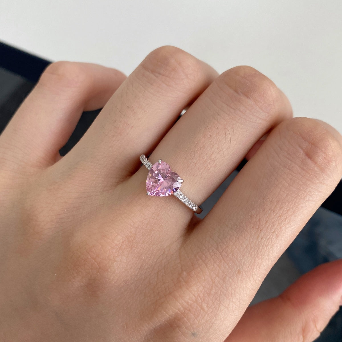[Kismet Jewels ]2.0 Carat Dazzling Lustrous Heart Cut Lover Ring