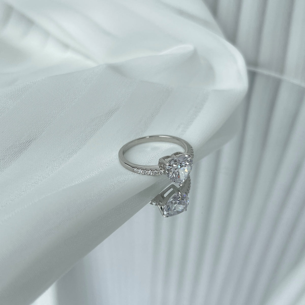 [Kismet Jewels ]2.0 Carat Dazzling Lustrous Heart Cut Lover Ring