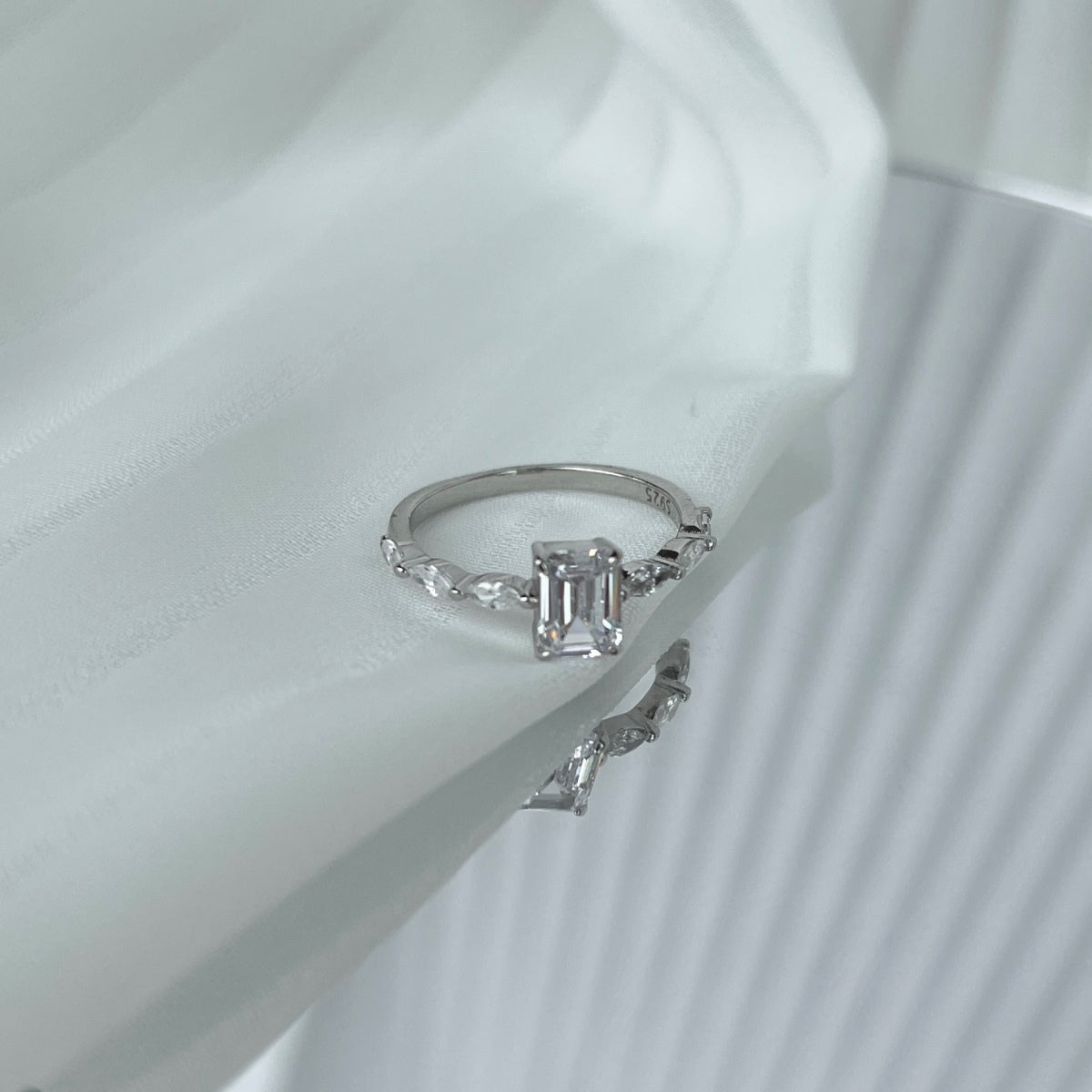 [Kismet Jewels ]1.0 Carat Dainty Resplendent Radiant Cut Daily Ring