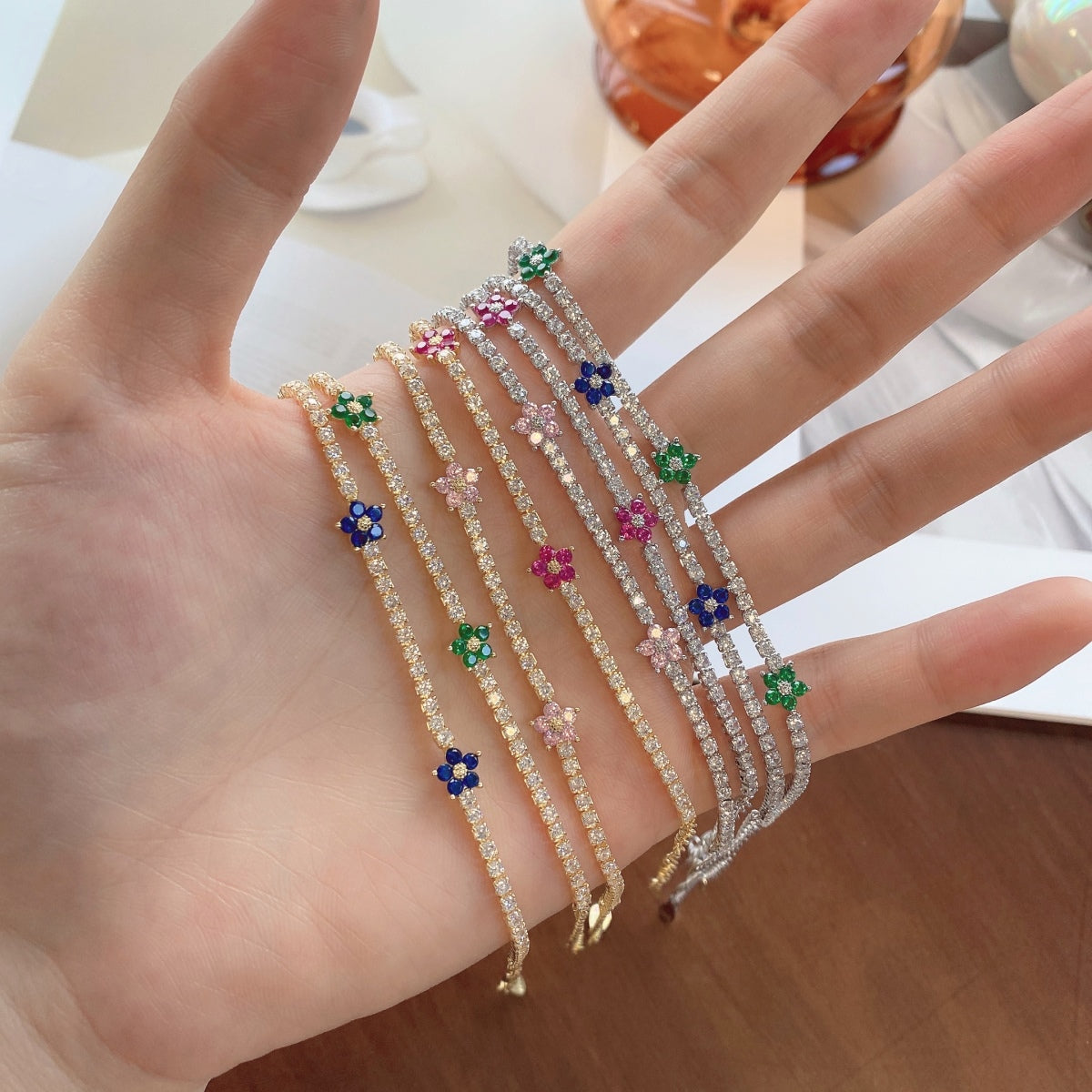 [Kismet Jewels ]Sparkling Flower Shape Tennis Bracelet