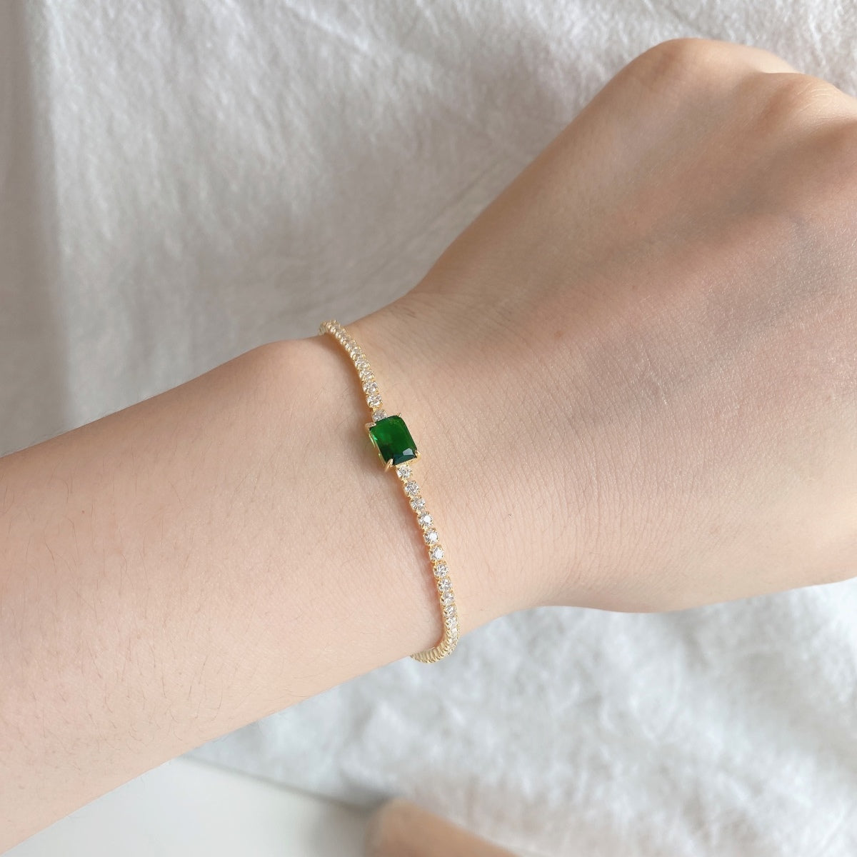 [Kismet Jewels ]1.0 Carat Unique Emerald Cut Banquet Bracelet