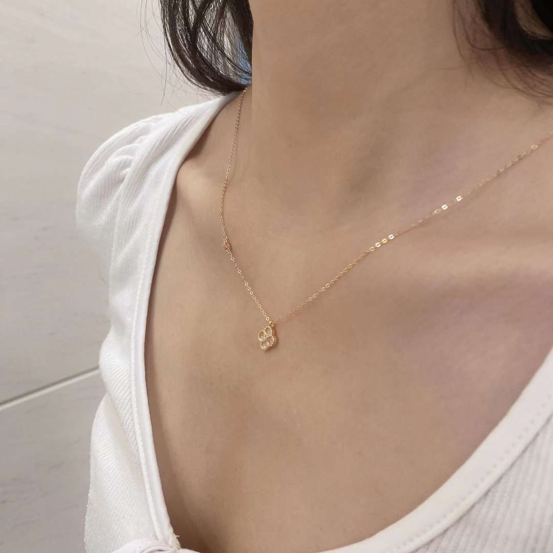 [Kismet Jewels ]Delicate Flower Shape Necklace