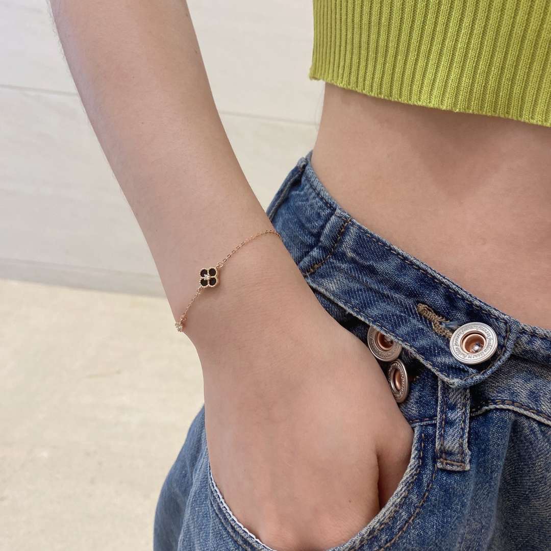 [Kismet Jewels ]Delicate Four Leaf Clover Bracelet