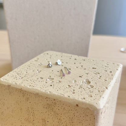 [Kismet Jewels ]Delicate Solitaire Earrings