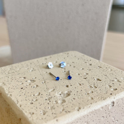 [Kismet Jewels ]Delicate Solitaire Earrings