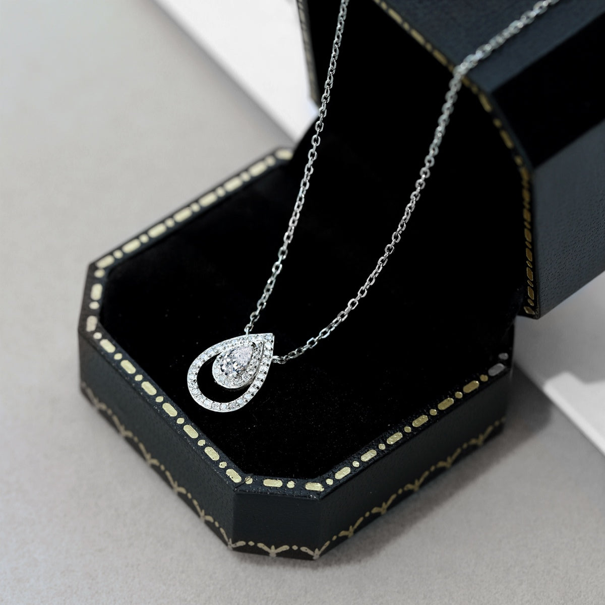 [Kismet Jewels ]Sparkling Pear Cut Necklace