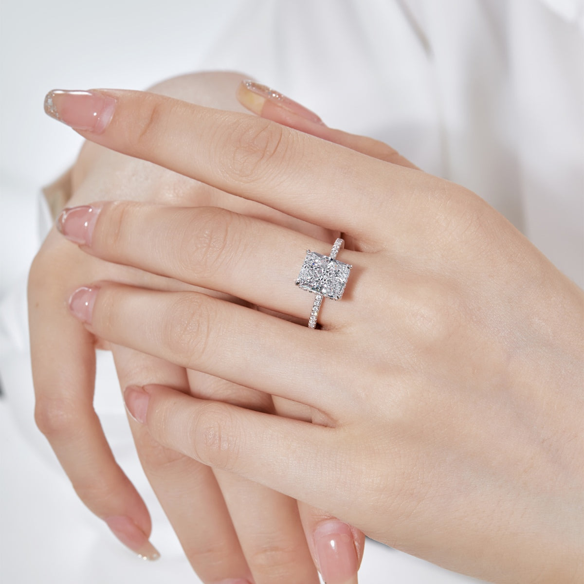[Kismet Jewels ]4.0 Carat Luxurious Engagement Ring