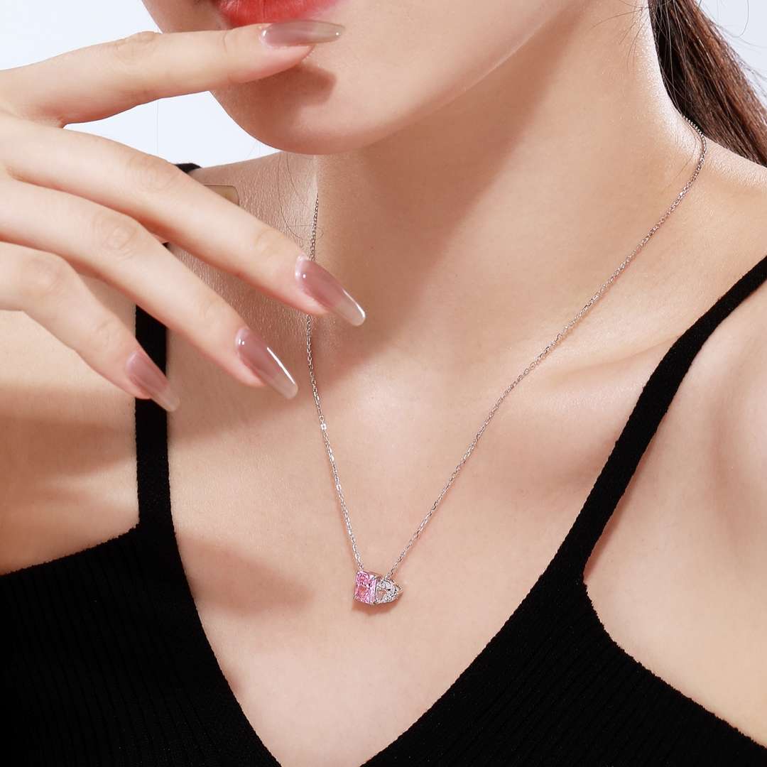 [Kismet Jewels ]Dazzling Square & Heart Shape Necklace