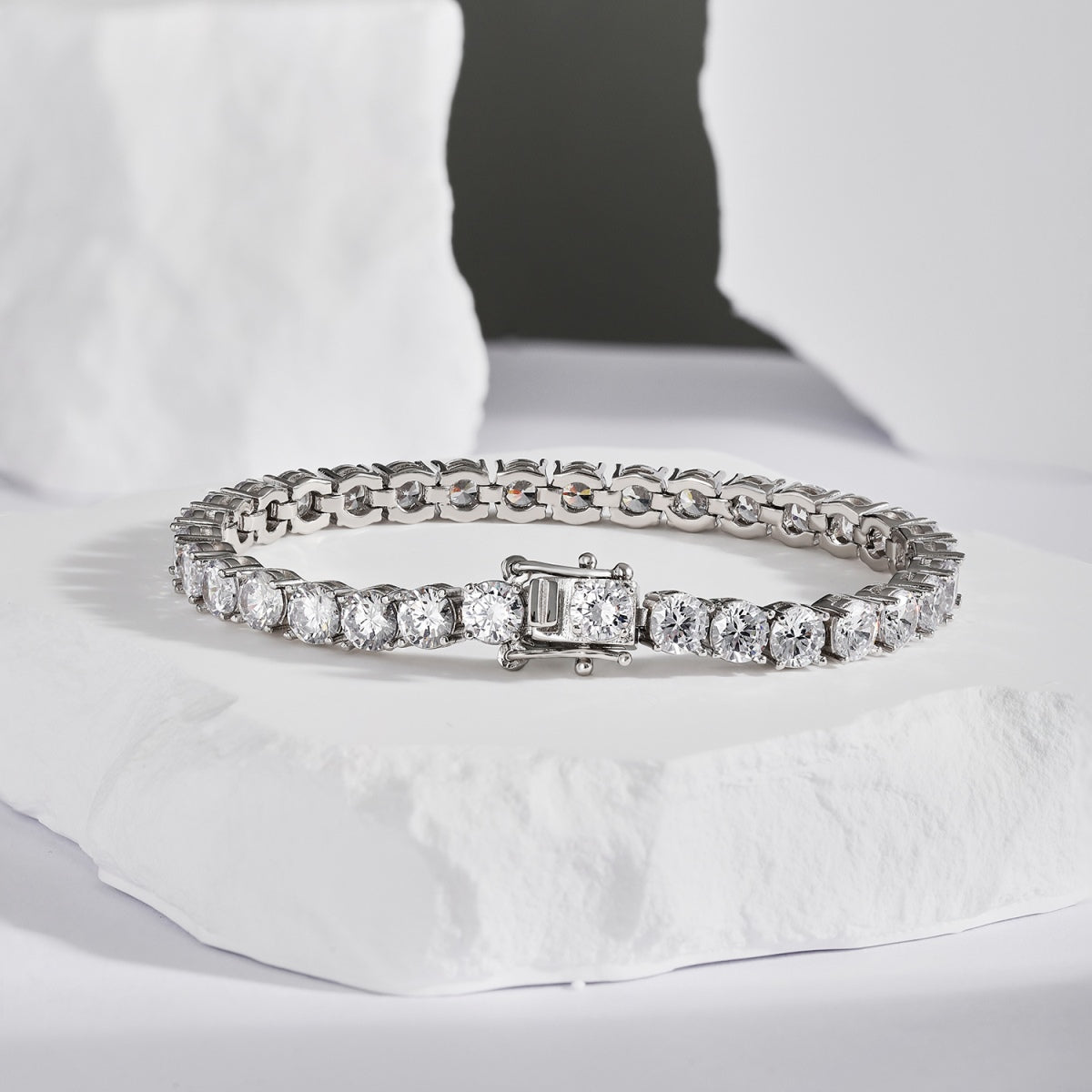 [Kismet Jewels ]Ornate Sparkling Round Cut Wedding Bracelet