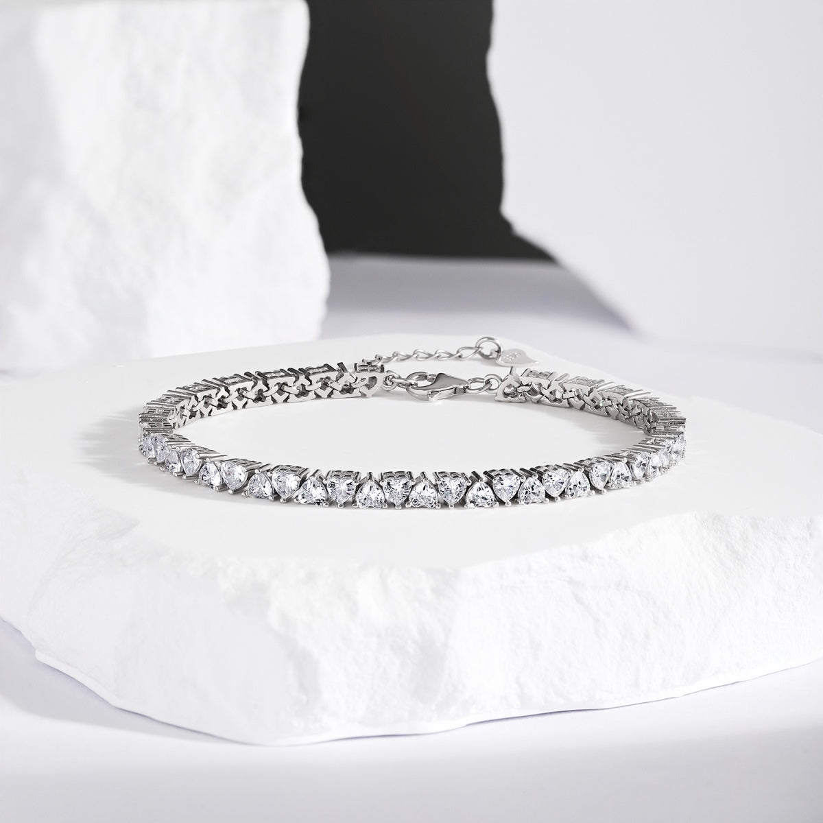 [Kismet Jewels ]Dazzling Romantic Heart Shape Lover Bracelet