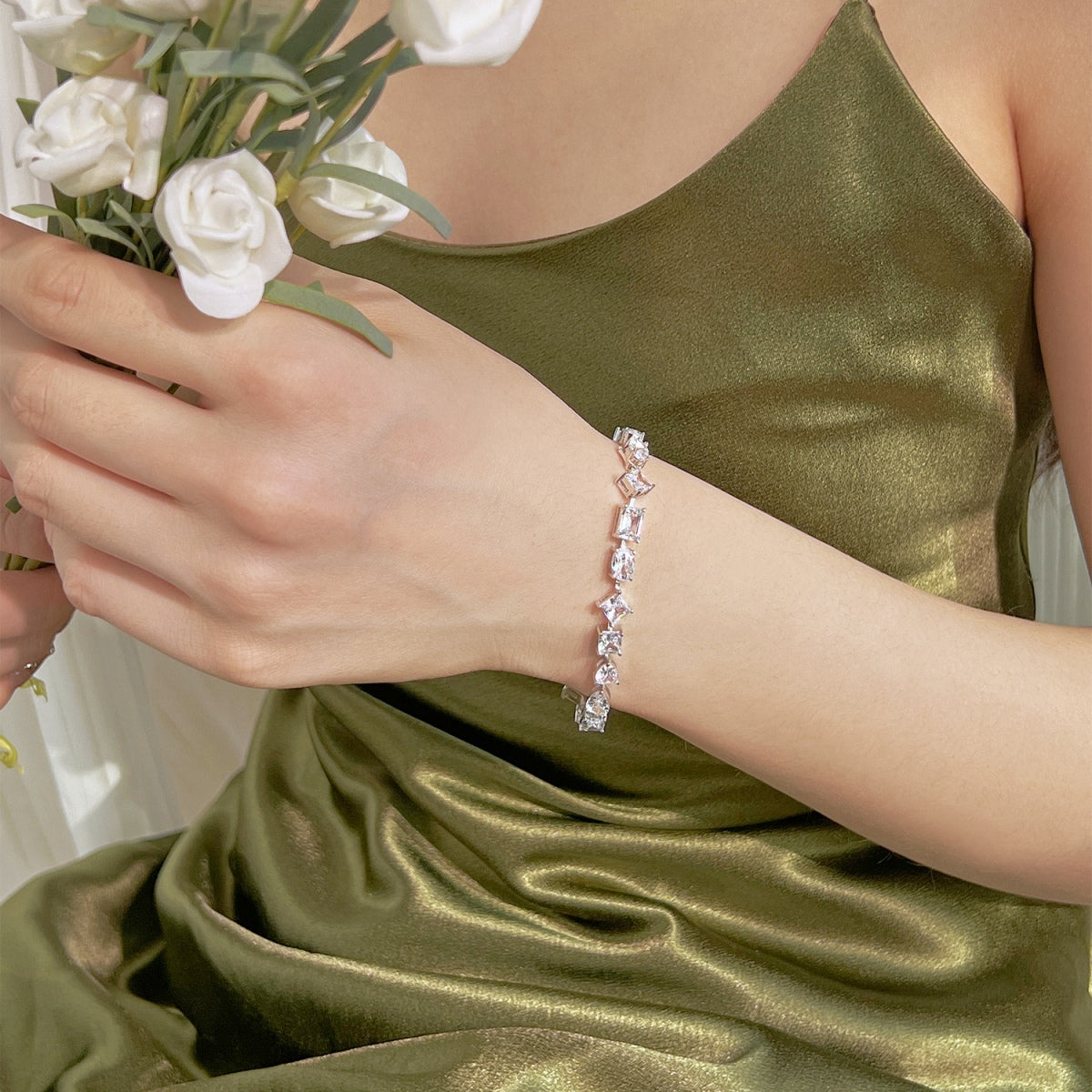 [Kismet Jewels ]Unique Exquisite Multi Cut Daily Bracelet