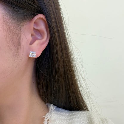 [Kismet Jewels ]Stylish Shiny Square Center Stone Stud Earrings