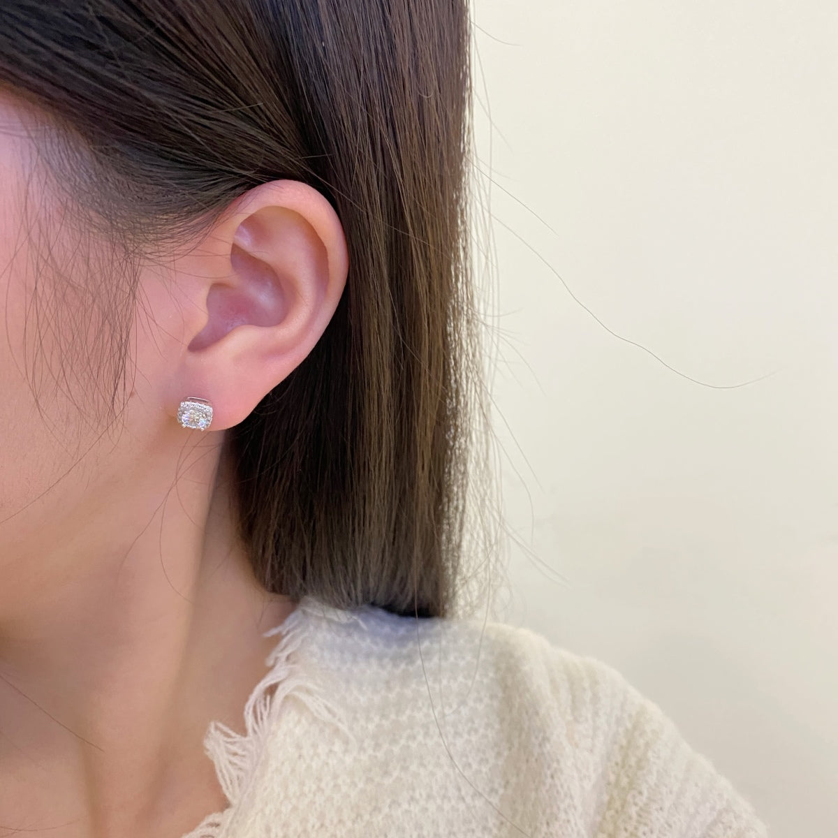 [Kismet Jewels ]Classic Round Center Stone Stud Earrings