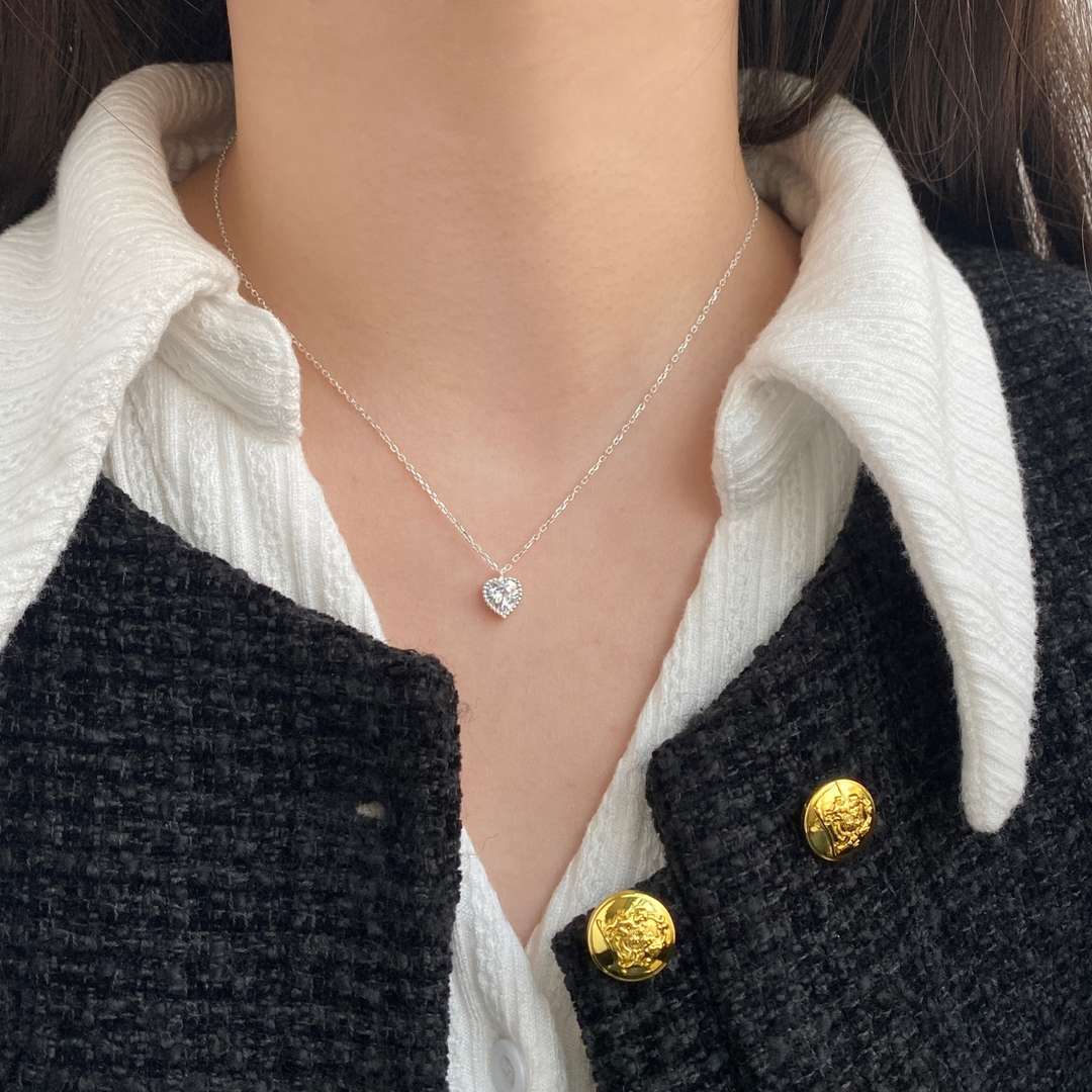 [Kismet Jewels ]Ornate Heart Shape Necklace