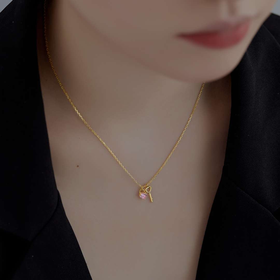 [Kismet Jewels ]Unique Heart Shape Key Pendent Necklace