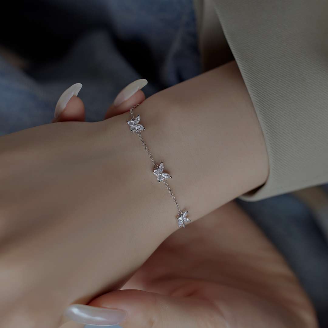[Kismet Jewels ]Radiant Butterfly Shape Necklace