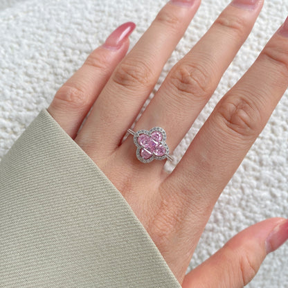 [Kismet Jewels ]Luxurious Eternity Flower Shape Banquet Ring