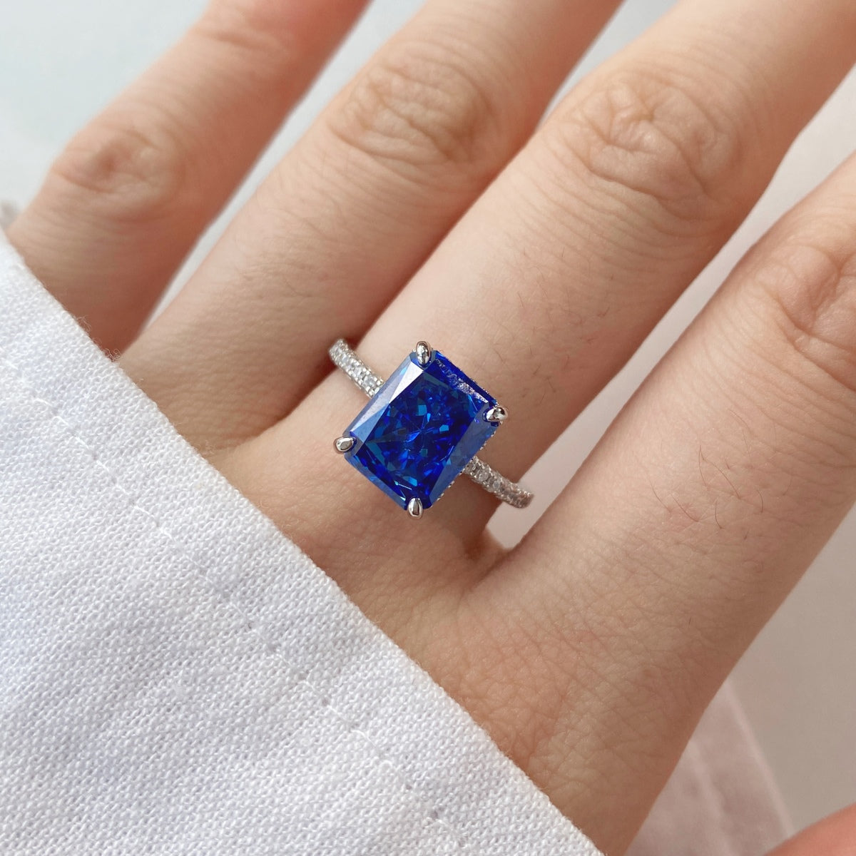 [Kismet Jewels ]4.0 Carat Luxurious Engagement Ring