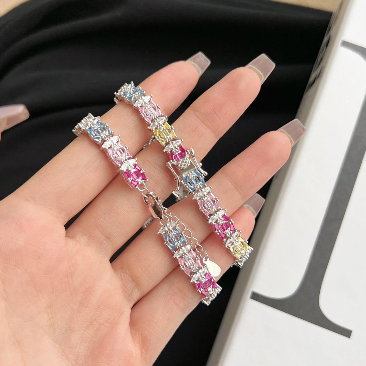 [Kismet Jewels ]Delicate Colorful Multi Cut Party Bracelet