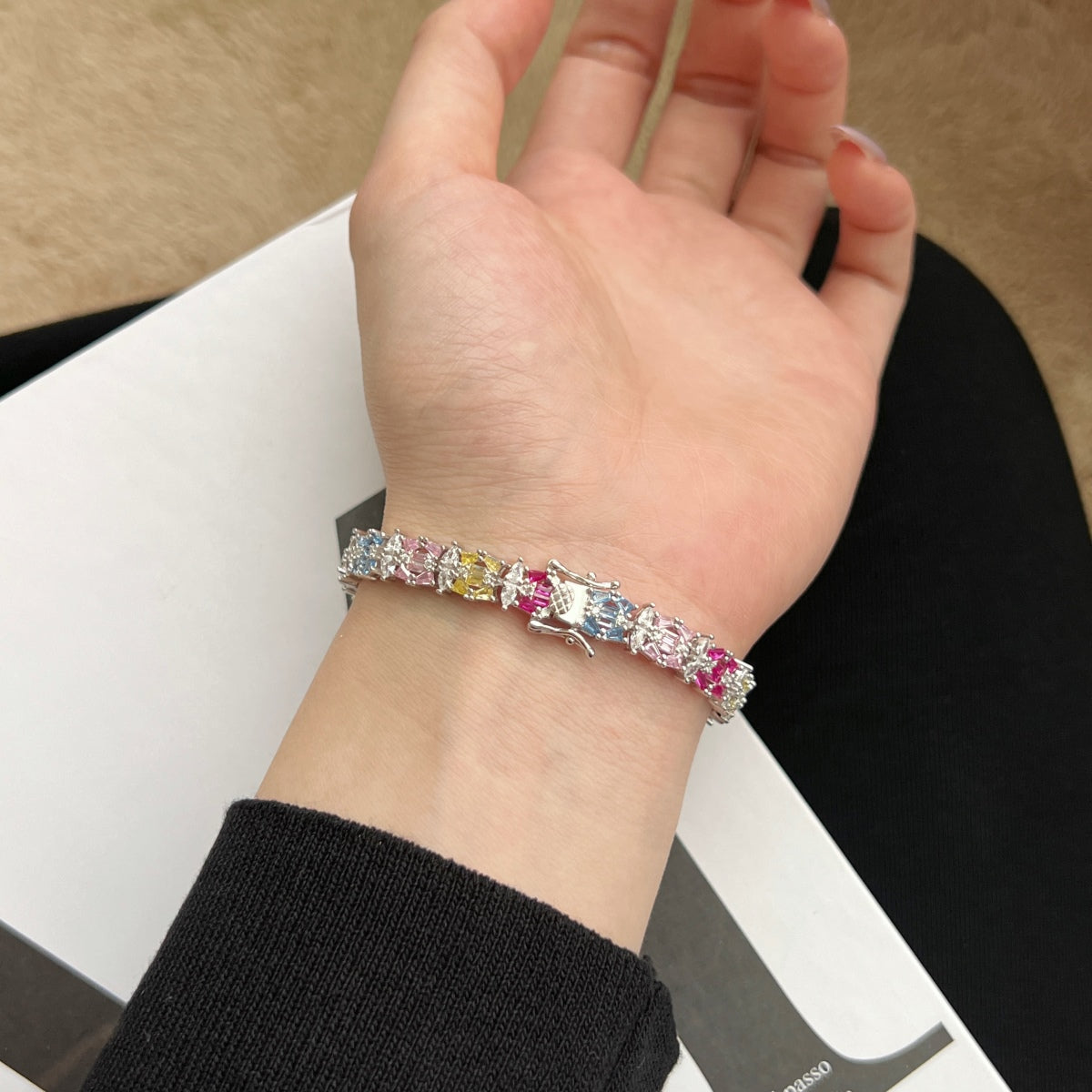 [Kismet Jewels ]Delicate Colorful Multi Cut Party Bracelet