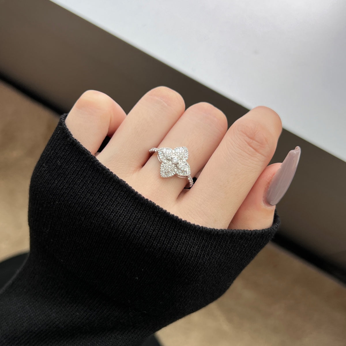 [Kismet Jewels ]Luxurious Colorful Flower Shape Banquet Ring