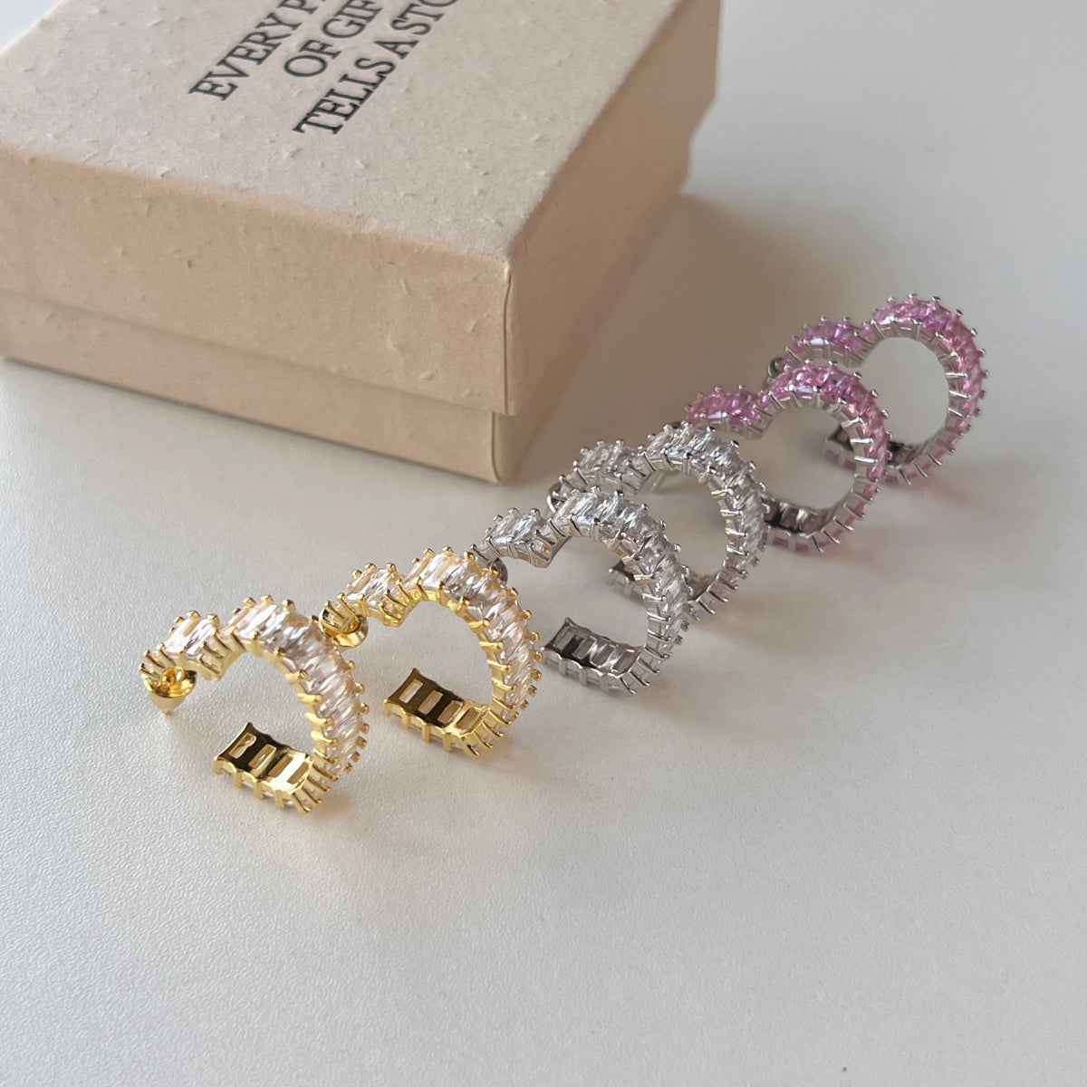 [Kismet Jewels ]Radiant Heart Cutout Earrings